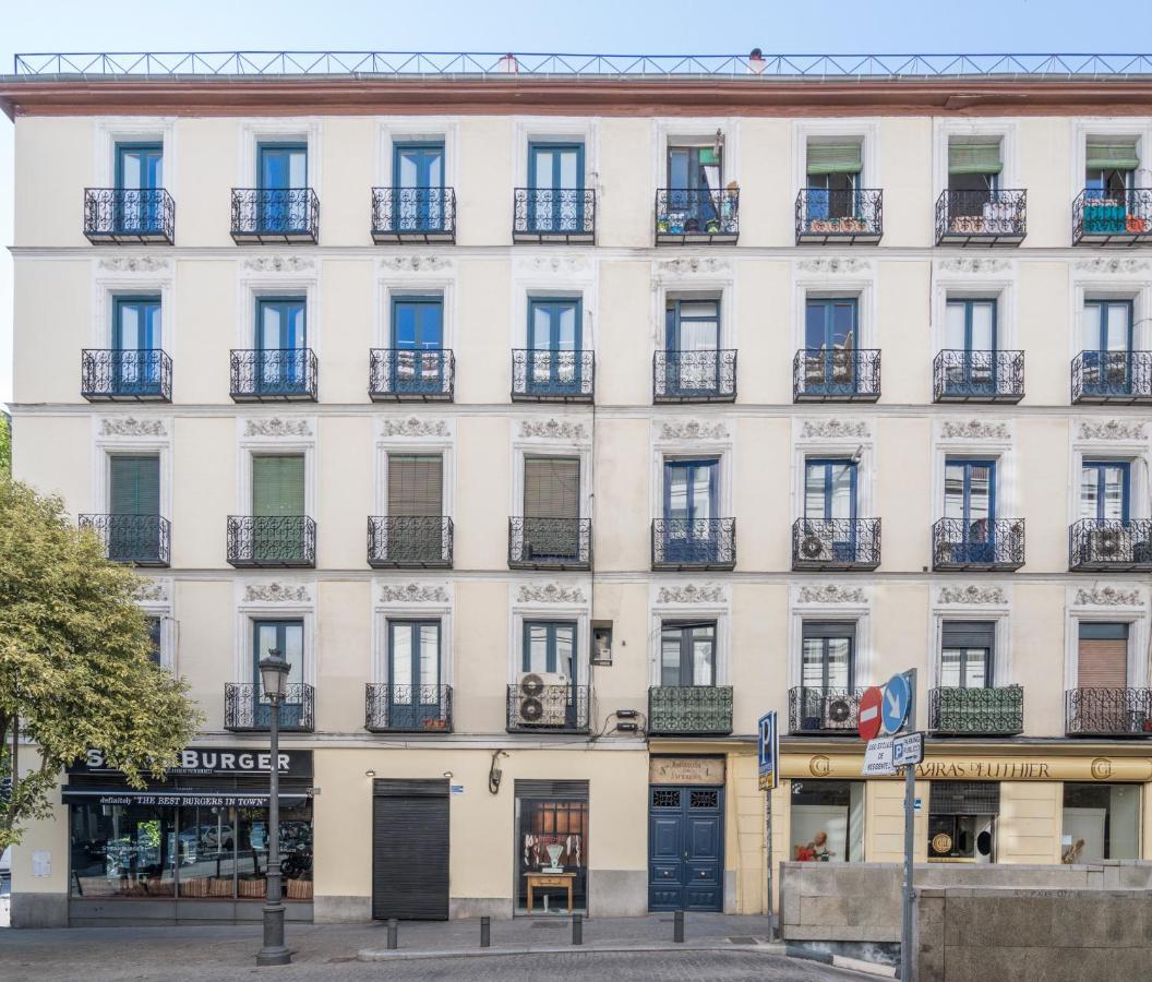 Uma Suites Atocha Madrid Bagian luar foto